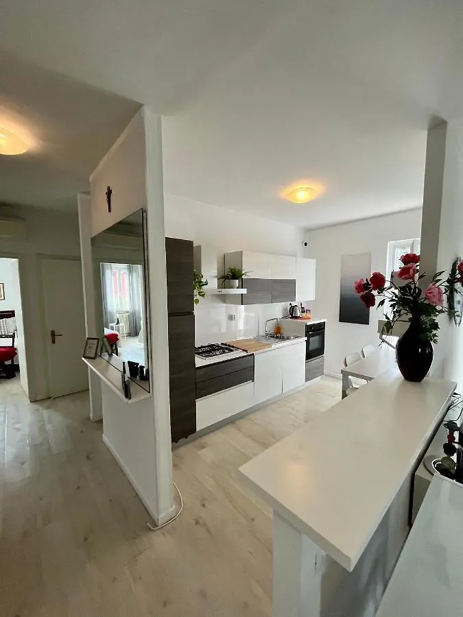 Your Familyapartment In Sirmione