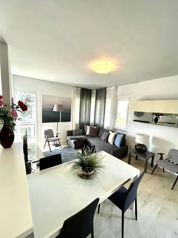 아파트 Your Familyapartment In Sirmione