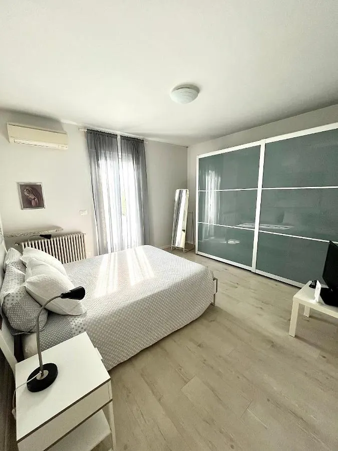 Your Familyapartment In Sirmione